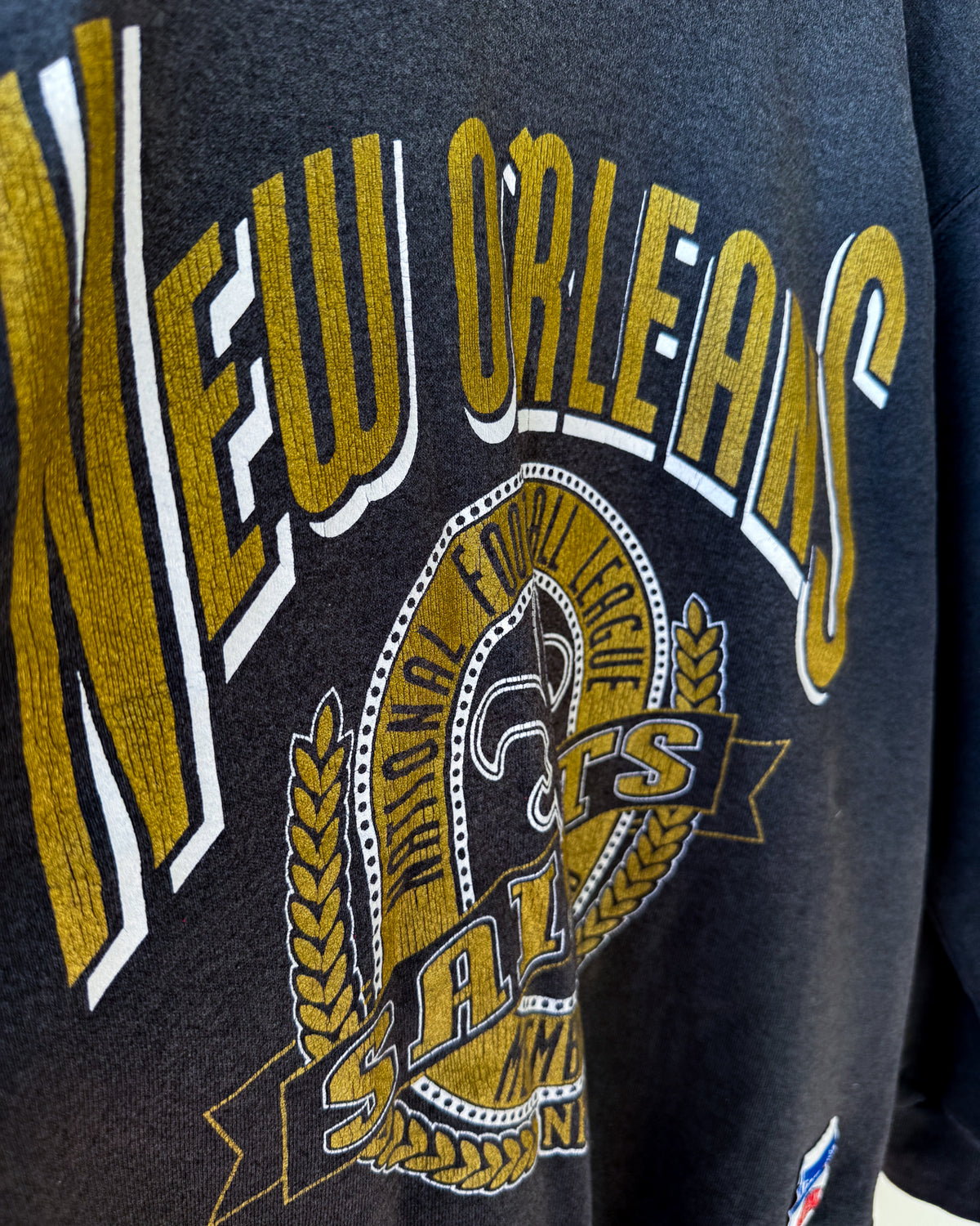 New Orleans Saints Crewneck (L) - från Nutmeg Mills (1992-96)